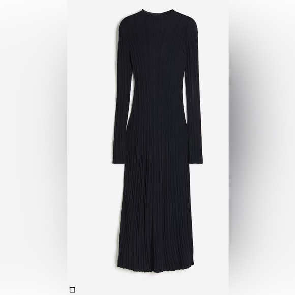 H&M Dresses & Skirts - Long fitted knit dress